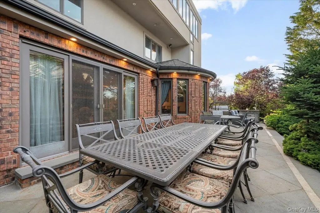 122 Lawrence Avenue Lawrence NY 11559
