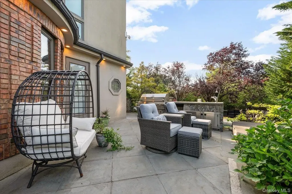 122 Lawrence Avenue Lawrence NY 11559