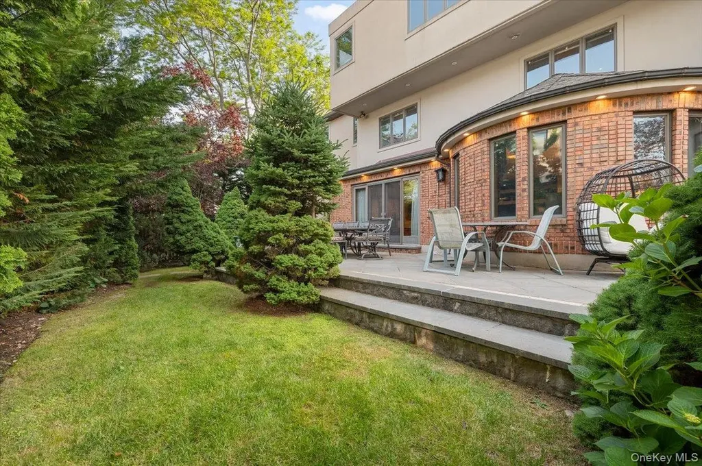 122 Lawrence Avenue Lawrence NY 11559
