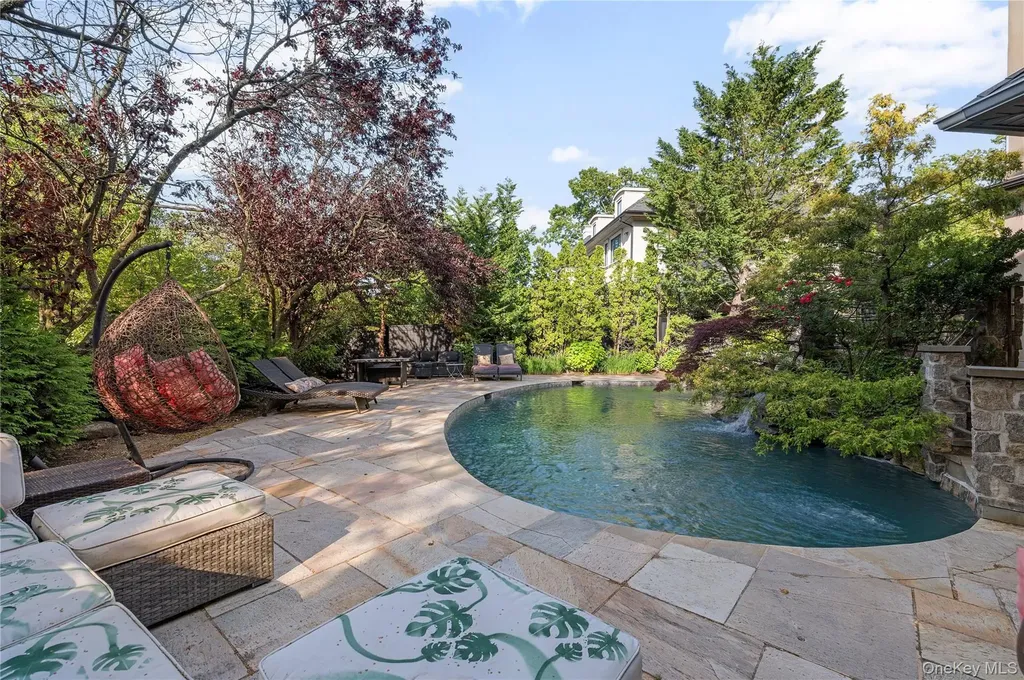 122 Lawrence Avenue Lawrence NY 11559