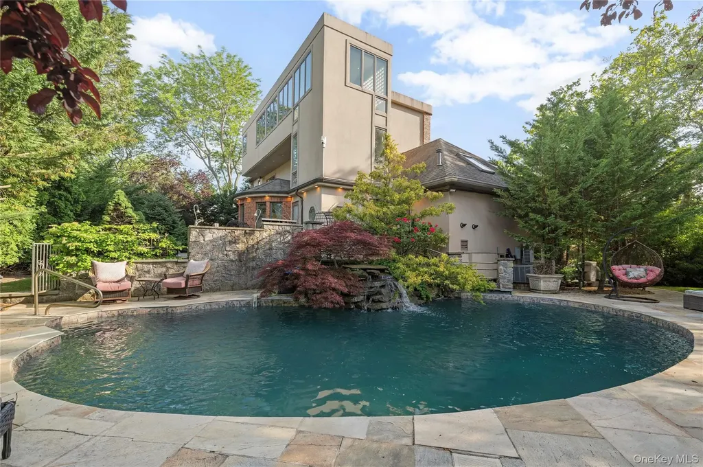 122 Lawrence Avenue Lawrence NY 11559
