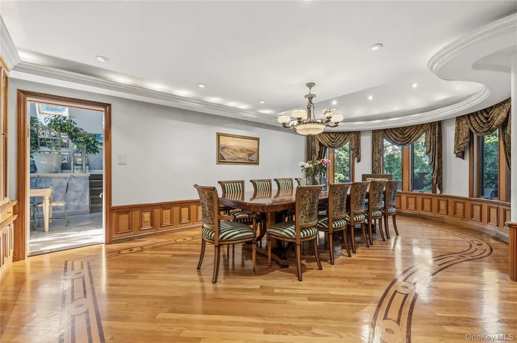 122 Lawrence Avenue Lawrence NY 11559