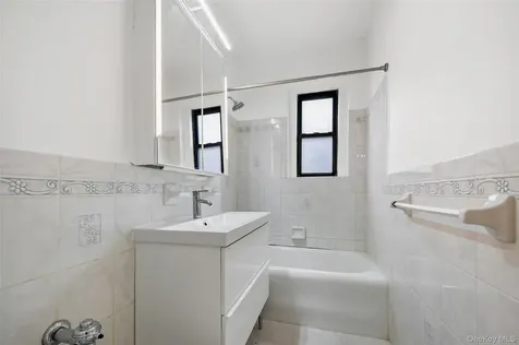 663 Locust Street Mount Vernon NY 10552