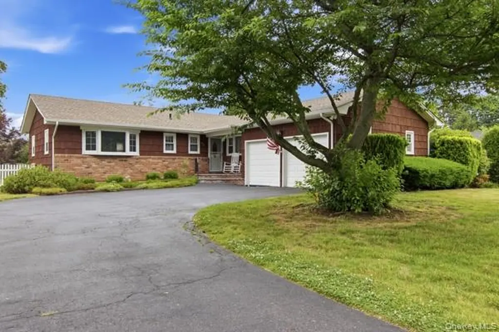 825 Karshick Street Bohemia NY 11716