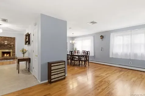 825 Karshick Street Bohemia NY 11716