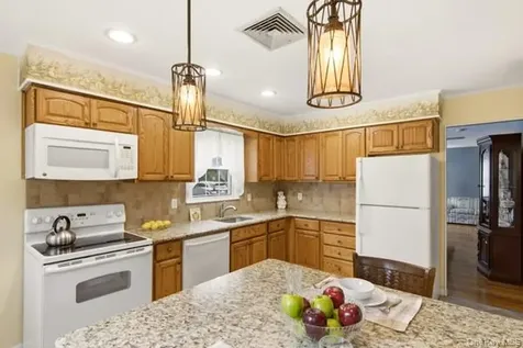 825 Karshick Street Bohemia NY 11716