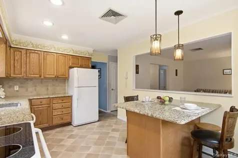 825 Karshick Street Bohemia NY 11716