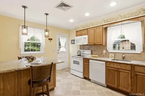 825 Karshick Street Bohemia NY 11716