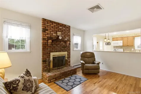 825 Karshick Street Bohemia NY 11716