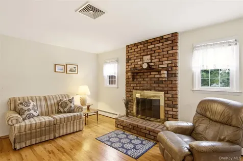 825 Karshick Street Bohemia NY 11716