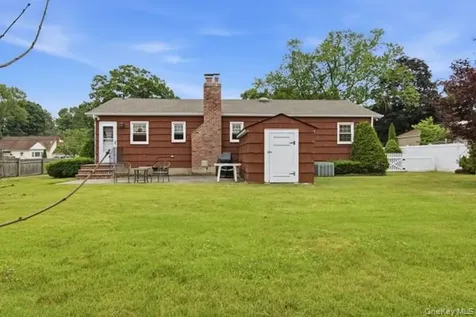 825 Karshick Street Bohemia NY 11716