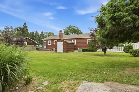 825 Karshick Street Bohemia NY 11716
