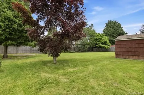 825 Karshick Street Bohemia NY 11716