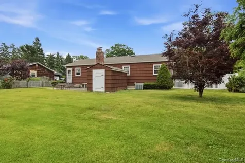 825 Karshick Street Bohemia NY 11716