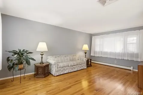 825 Karshick Street Bohemia NY 11716