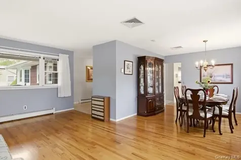 825 Karshick Street Bohemia NY 11716