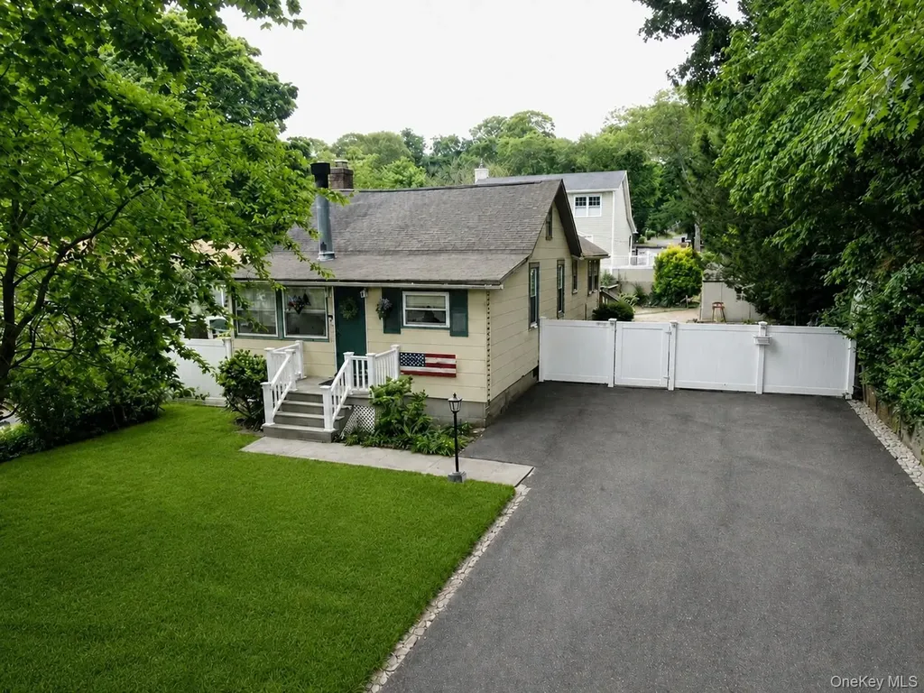 15 Kew Drive Sound Beach NY 11789