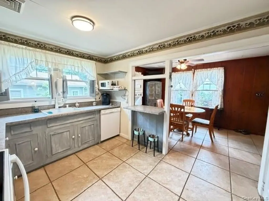15 Kew Drive Sound Beach NY 11789