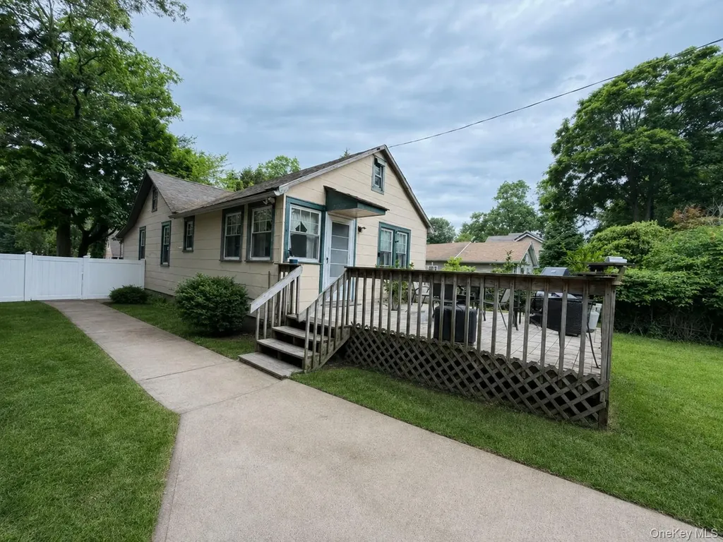 15 Kew Drive Sound Beach NY 11789