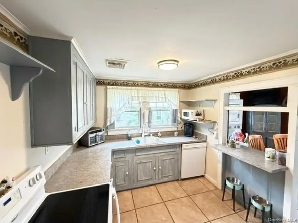 15 Kew Drive Sound Beach NY 11789