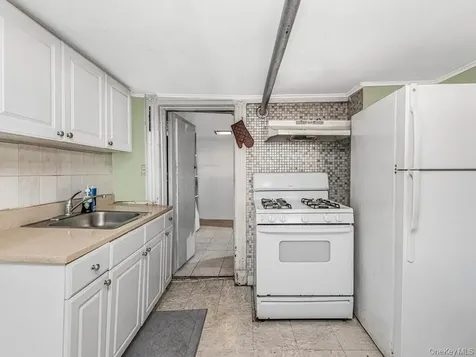 4613 Carpenter Avenue Bronx NY 10470