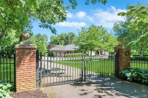 110 Linden Lane Upper Brookville NY 11545