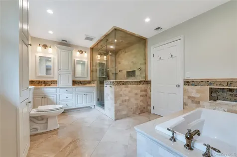 110 Linden Lane Upper Brookville NY 11545