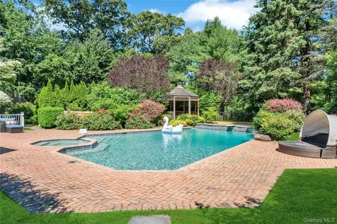 110 Linden Lane Upper Brookville NY 11545