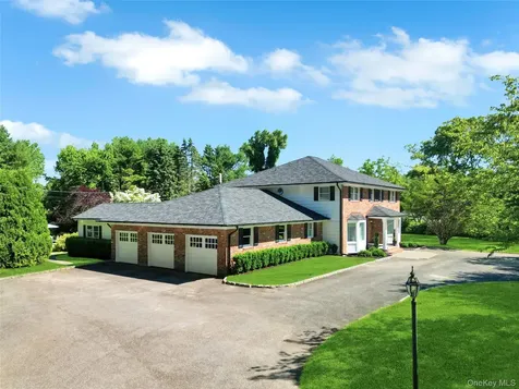 110 Linden Lane Upper Brookville NY 11545