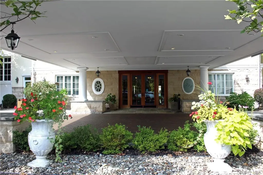 405 Trump Park Shrub Oak NY 10588