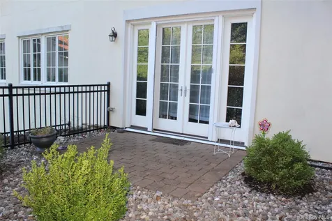 405 Trump Park Shrub Oak NY 10588
