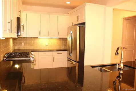 405 Trump Park Shrub Oak NY 10588