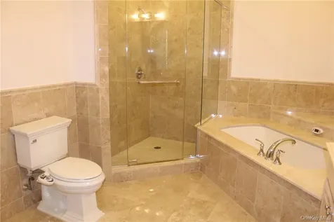 405 Trump Park Shrub Oak NY 10588