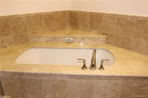 405 Trump Park Shrub Oak NY 10588