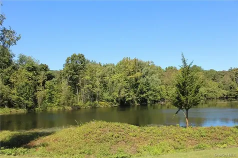 405 Trump Park Shrub Oak NY 10588