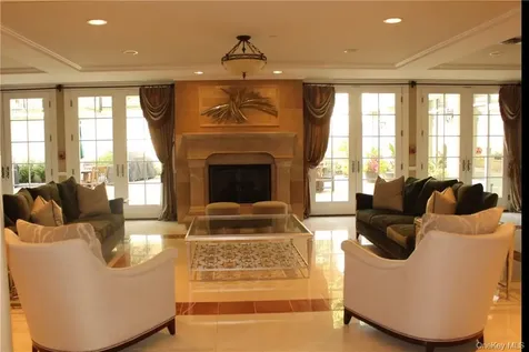 405 Trump Park Shrub Oak NY 10588
