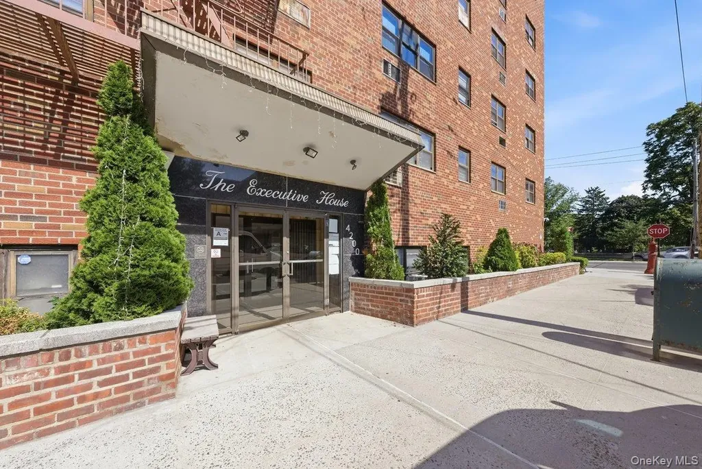 4200 Herkimer Place Bronx NY 10470