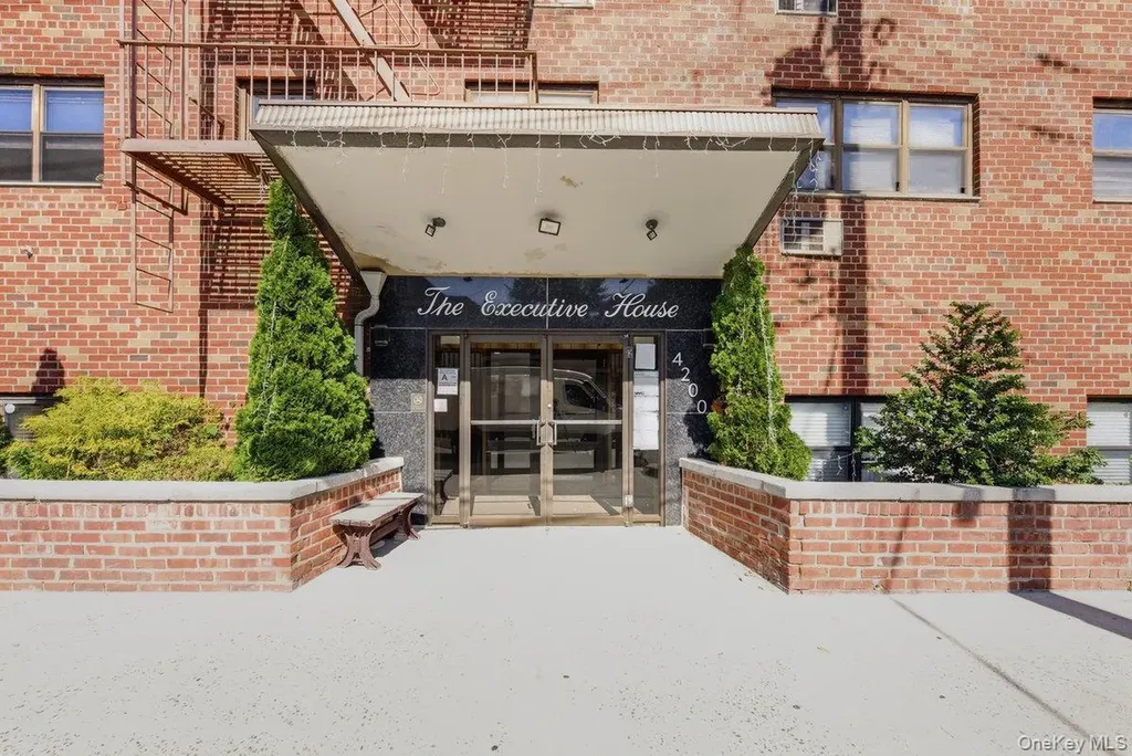 4200 Herkimer Place Bronx NY 10470