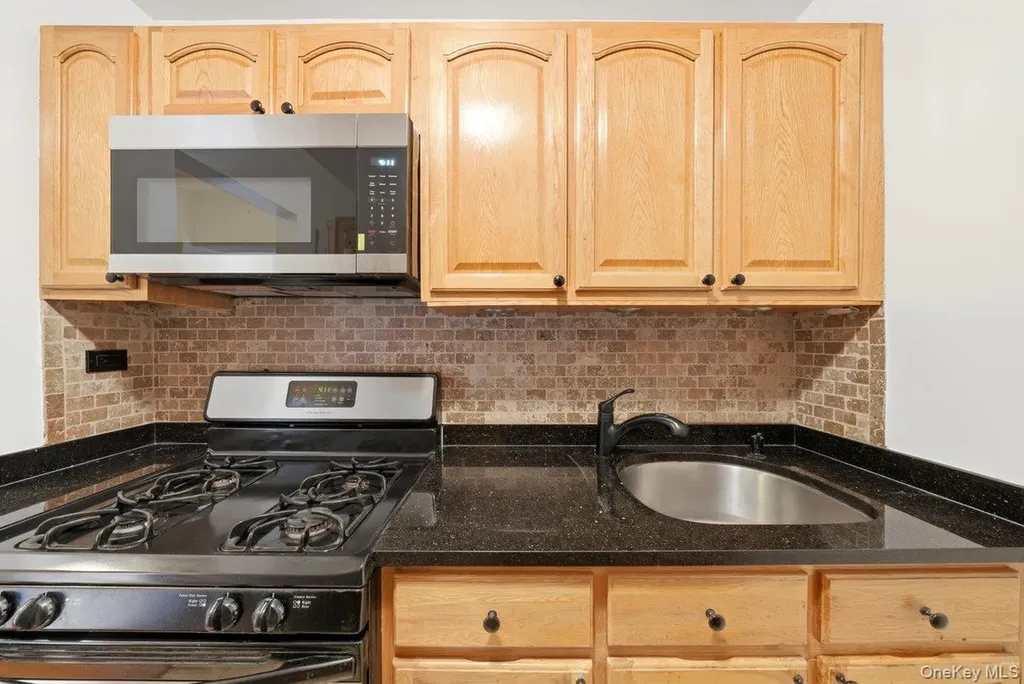 4200 Herkimer Place Bronx NY 10470