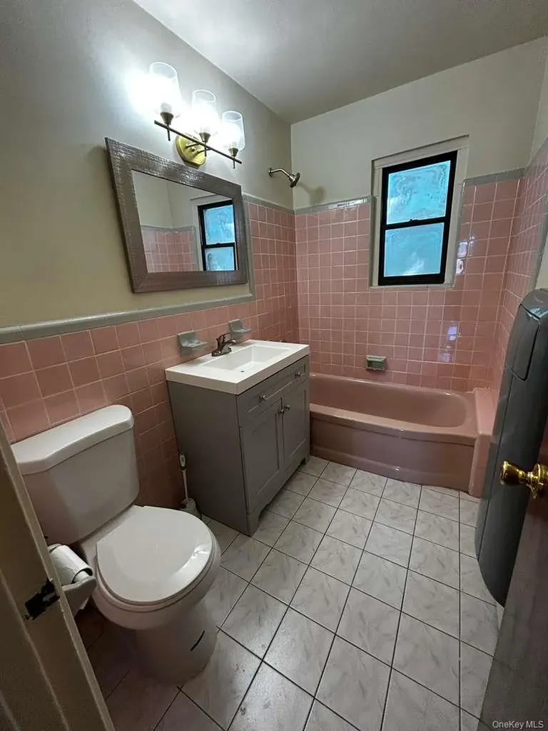 1149 East 219th Street Bronx NY 10469