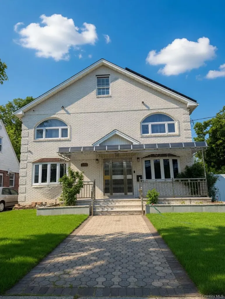 76-53 271st Street New Hyde Park NY 11040