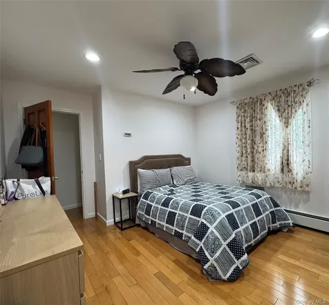 76-53 271st Street New Hyde Park NY 11040