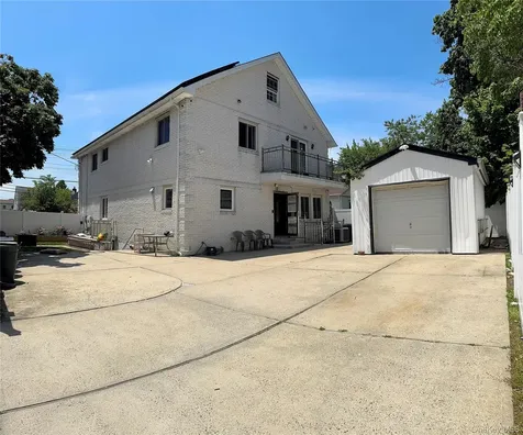 76-53 271st Street New Hyde Park NY 11040