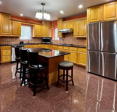 76-53 271st Street New Hyde Park NY 11040