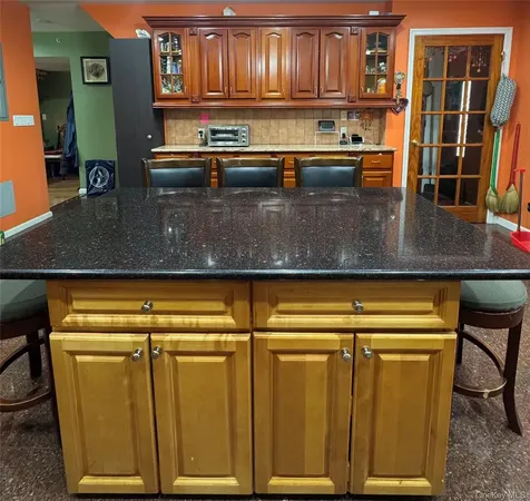 76-53 271st Street New Hyde Park NY 11040
