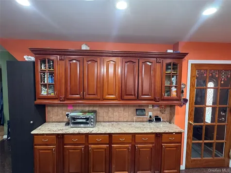 76-53 271st Street New Hyde Park NY 11040