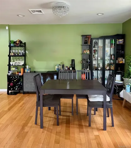 76-53 271st Street New Hyde Park NY 11040