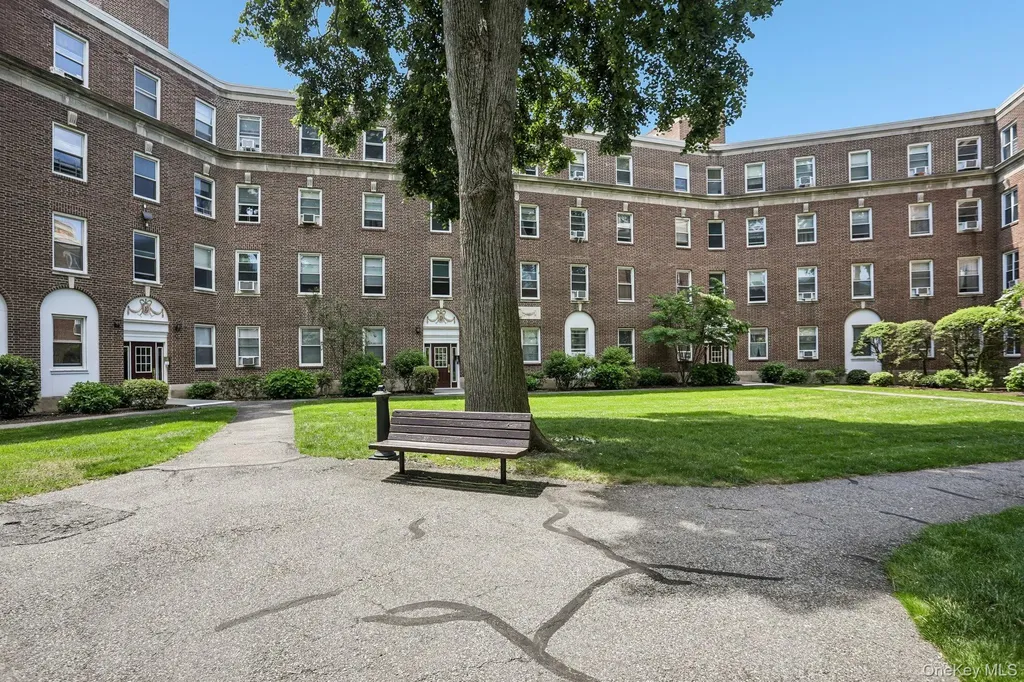 445 Gramatan Avenue Fleetwood NY 10552