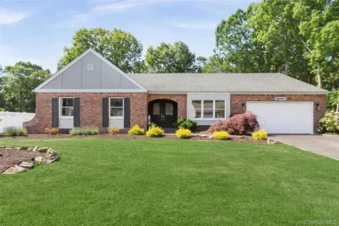 18 Ashford Drive Bohemia NY 11716