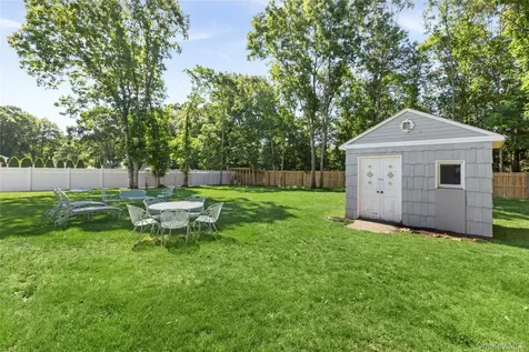 18 Ashford Drive Bohemia NY 11716